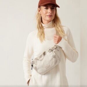 Athleta Excursion large Belt Travel Crossbody Fanny Pack Waist Bag NWOT